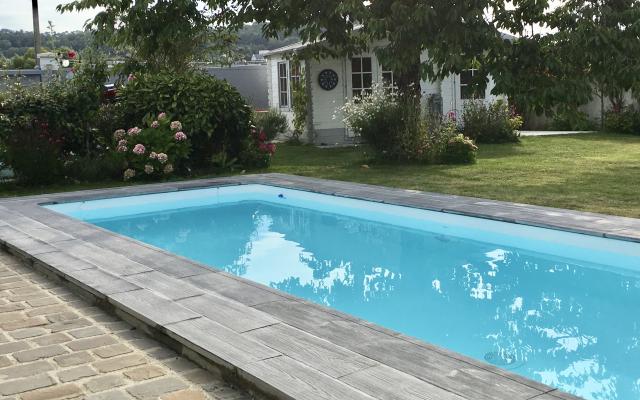 Installer une piscine béton en Normandie par les Piscines Delente 