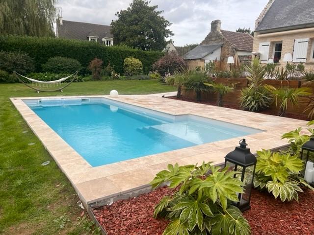 Installation d’une piscine avec plage déportée à Bénouville 