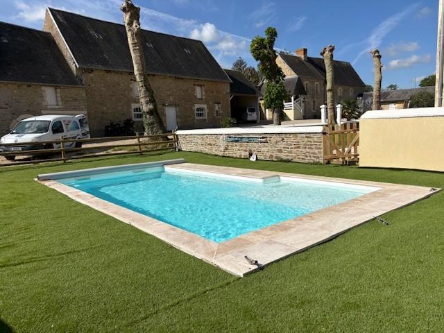 Installation d’une piscine coque Larimar 7.40 au Val d’Arry